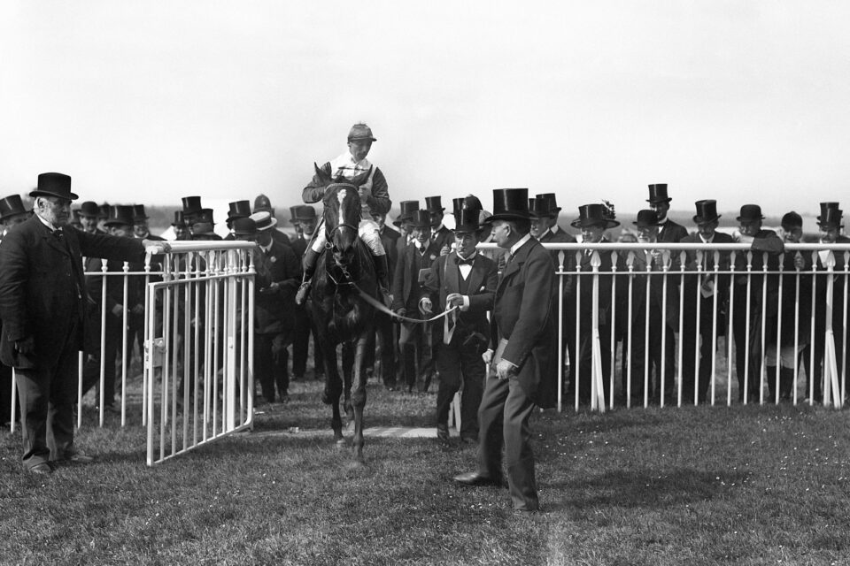 Bayardo winning the Gold Cup